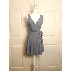 Mod On Trend Blue White Striped Wrap Romper Sleeveless V-Neck Tie Waist Medium